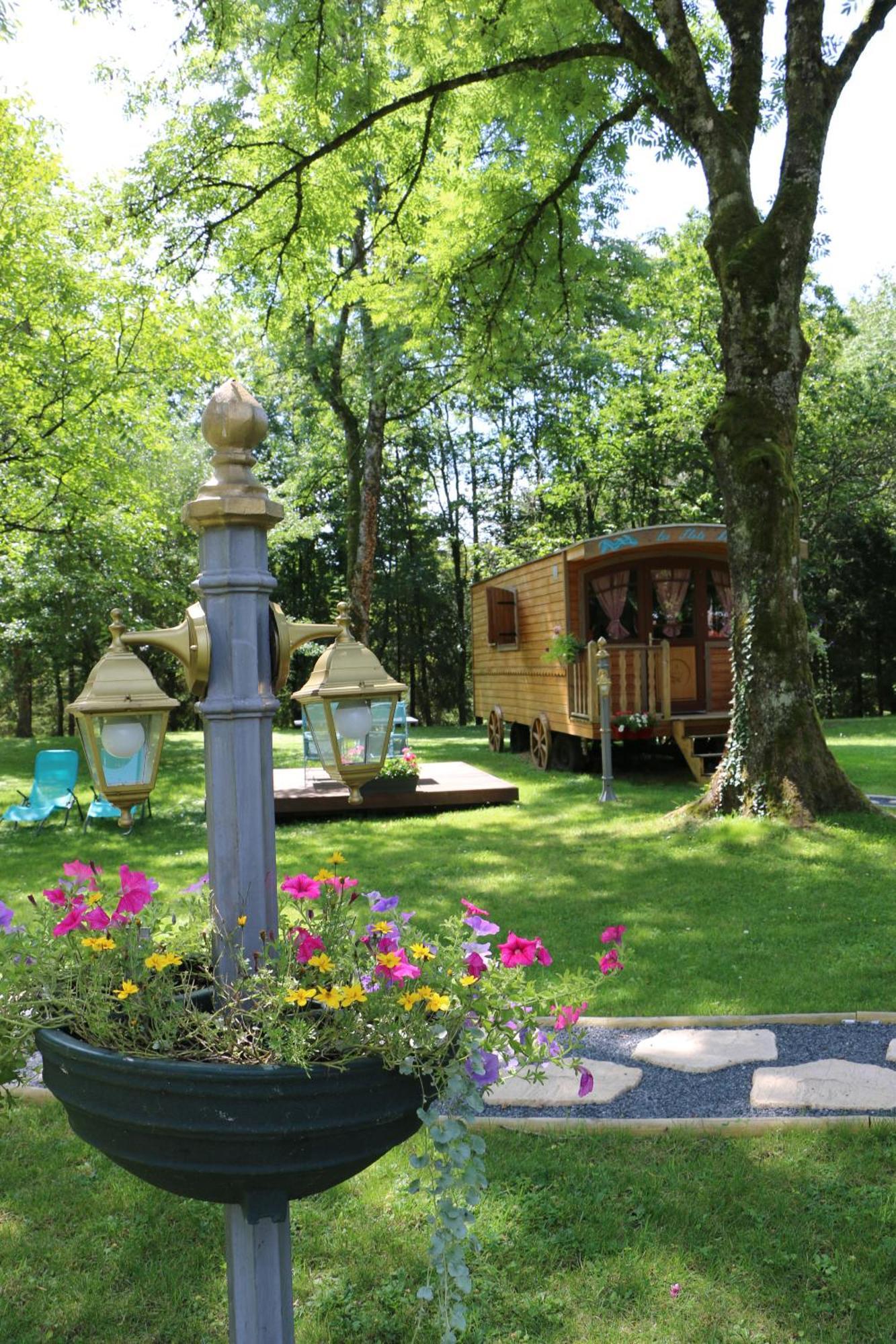 Les Roulottes A Sandie Thionville Exteriör bild